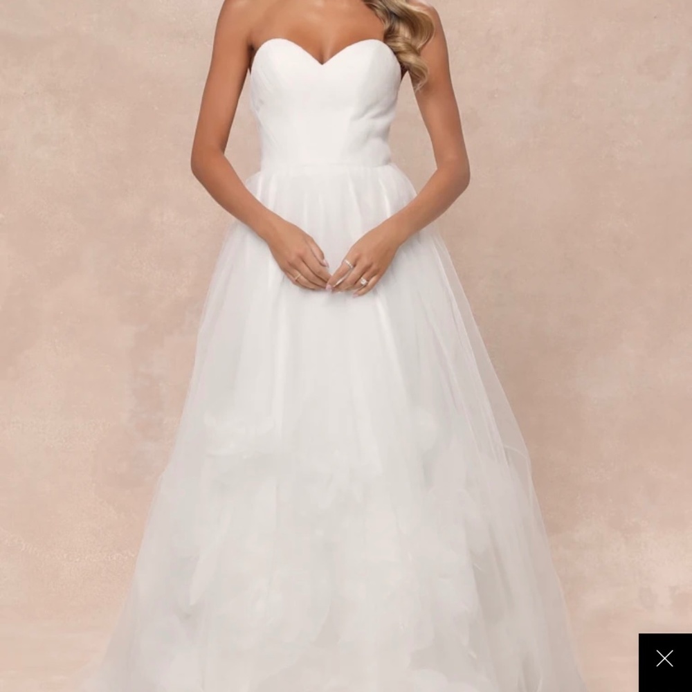 White Tulle Pleaded Strapless Flower Dress
